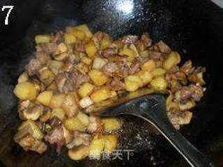 土豆蘑菇烧肉的做法步骤:7