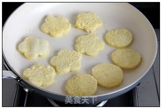 餐桌上绽放的春天——花样馒头片的做法步骤:3