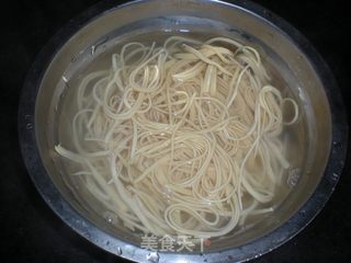 三分钟的快手菜——凉拌百叶丝的做法步骤:8