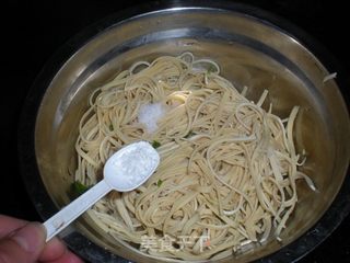 三分钟的快手菜——凉拌百叶丝的做法步骤:14