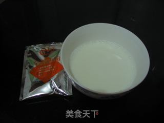 自制双皮奶的做法步骤：1