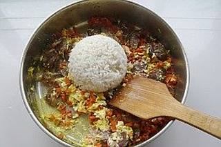 香肠胡萝卜蛋炒饭的做法步骤:5
