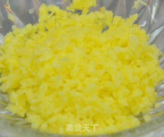 香椿猪肉豆皮卷的做法步骤:3