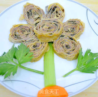 香椿猪肉豆皮卷的做法步骤:10