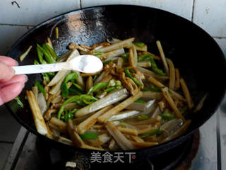 蚝油藕条的做法步骤：8