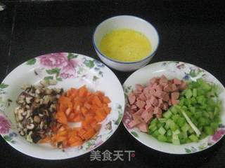 香菇西芹蛋炒饭的做法步骤:2