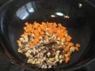 香菇西芹蛋炒饭的做法步骤:4