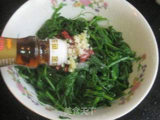 蒜泥凉拌豌豆苗的做法步骤:6