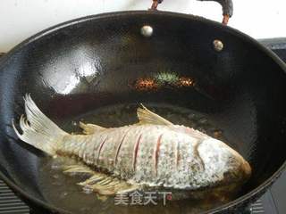 葱熇鲫鱼的做法步骤:3