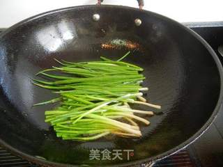 葱熇鲫鱼的做法步骤：5