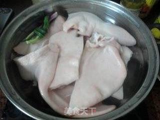 凉拌猪耳朵的做法步骤:2