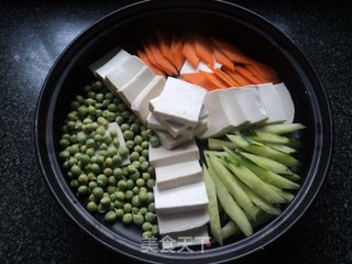 【塔吉锅】---牛肉豆腐蔬菜煲的做法步骤:3
