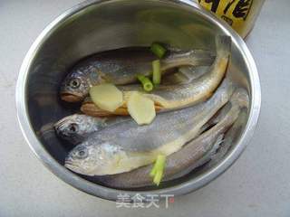 红烧小黄鱼的做法步骤:3