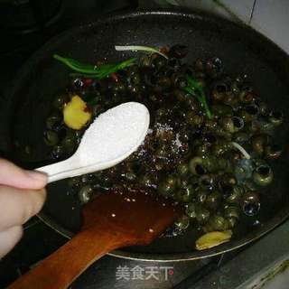 清明节前后的时令菜-家常炒螺蛳的做法步骤:5