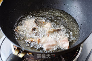 椒盐鲫鱼片的做法步骤:4