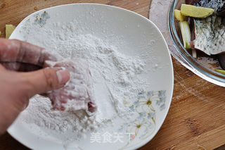 椒盐鲫鱼片的做法步骤:3