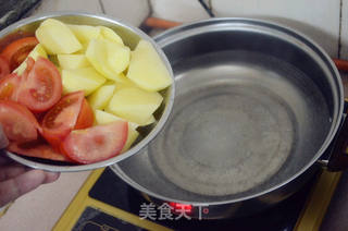 蕃茄薯仔炖鸡汤的做法步骤:2