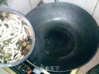 西兰花蟹味菇炖鹌鹑蛋的做法步骤:5