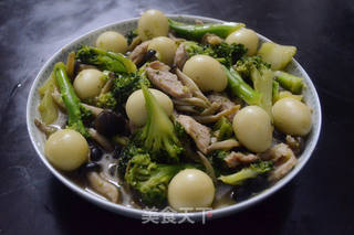西兰花蟹味菇炖鹌鹑蛋的做法步骤:12