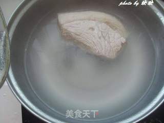 茶树菇梅菜扣肉的做法步骤:3