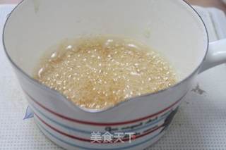 自己在家也可以做奶糖,奶香味十足的花生牛轧糖的做法步骤:3