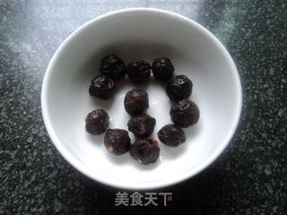 【桂圆炖蛋】的做法步骤:2