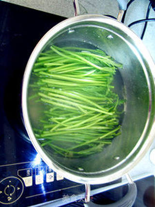 爽口惹味的“白灼豆芽茼蒿”的做法步骤:4