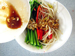 爽口惹味的“白灼豆芽茼蒿”的做法步骤:10
