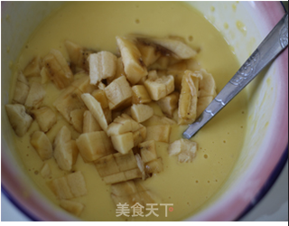 简单早餐帮你轻松清肠道——香蕉蛋饼(准妈妈必备)的做法步骤:3