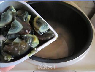 皮蛋瘦肉粥的做法步骤:9
