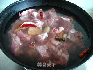 一锅出俩菜之——排骨炖粉条的做法步骤:2