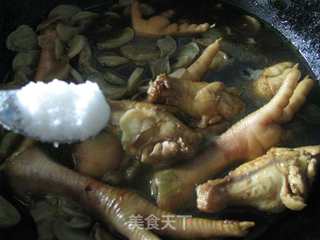东北家常菜--土豆干炖鸡翅根的做法步骤:7