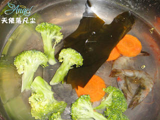 用食物给宝宝讲经典童话故事——小蝌蚪找妈妈的做法步骤:2