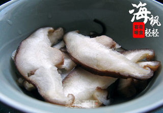荠菜腊肠煲仔饭(微波菜肴)的做法步骤:4