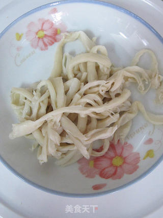 让蘑菇酥脆鲜美的吃法——黄金咖喱炸蘑菇的做法步骤:3