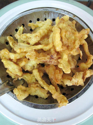 让蘑菇酥脆鲜美的吃法——黄金咖喱炸蘑菇的做法步骤:8