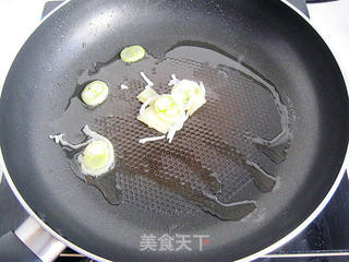 蒜蓉辣酱烧排骨的做法步骤:3