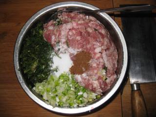 荠菜饺子的做法步骤:2