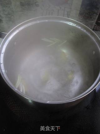 白灼海螺的做法步骤：2