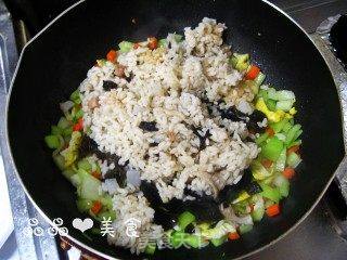 【一个人的健康晚餐】——五彩炒饭的做法步骤:5