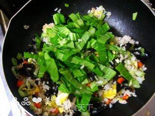 【一个人的健康晚餐】——五彩炒饭的做法步骤:6