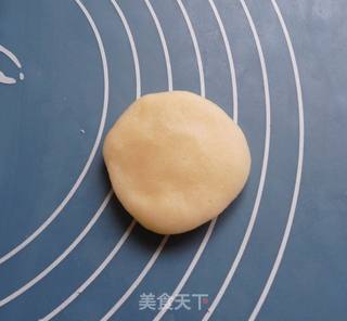 豆沙蛋黄酥的做法步骤:6