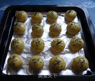 豆沙蛋黄酥的做法步骤:14