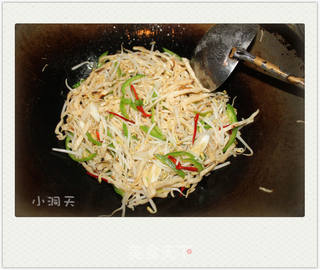 豆芽炒饼丝的做法步骤:7