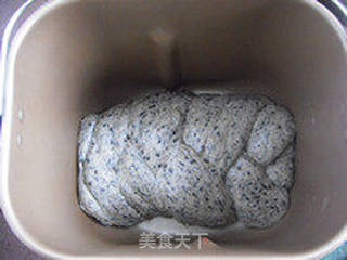 多吃粗粮更健康--黑芝麻吐司的做法步骤:12