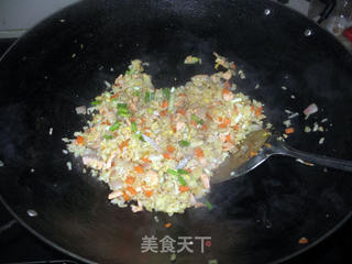 三文鱼炒饭的做法步骤:11