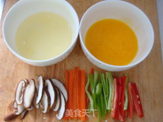 蛋菜好营养——什锦蛋丝的做法步骤:2