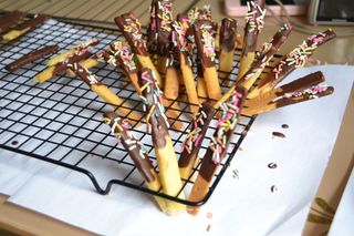 巧克力饼干棒-小朋友的七彩梦的做法步骤：14