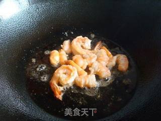 水果炒饭更美味——鲜香虾仁菠萝炒饭的做法步骤：7