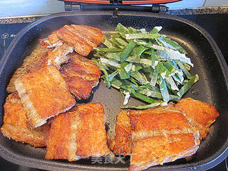 香料叶干煎三文鱼骨的做法步骤:5